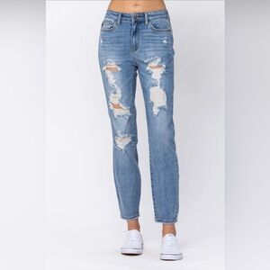 Judy Blue Destroyed Light Wash Boyfriend Jeans 7‎ / 28